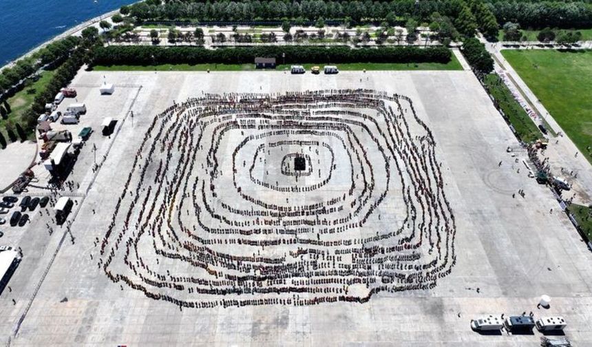 5 bin kişi aynı anda horon oynadı: Guinness Rekorlar Kitabı'na girdiler!