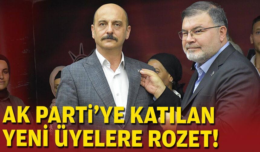 İzmir’de AK Parti’ye katılan üyelere rozet takıldı!