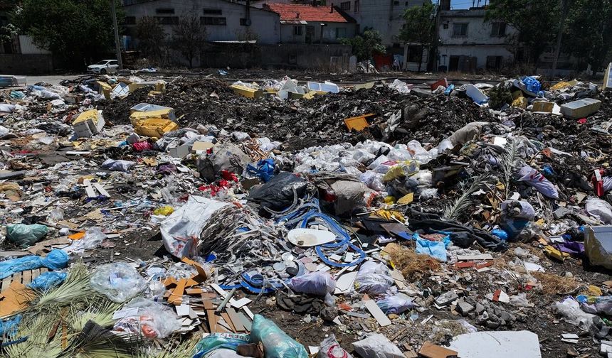 Sanayi Sitesi'nde çöp yığınları... Esnaftan, belediyeye çağrı!