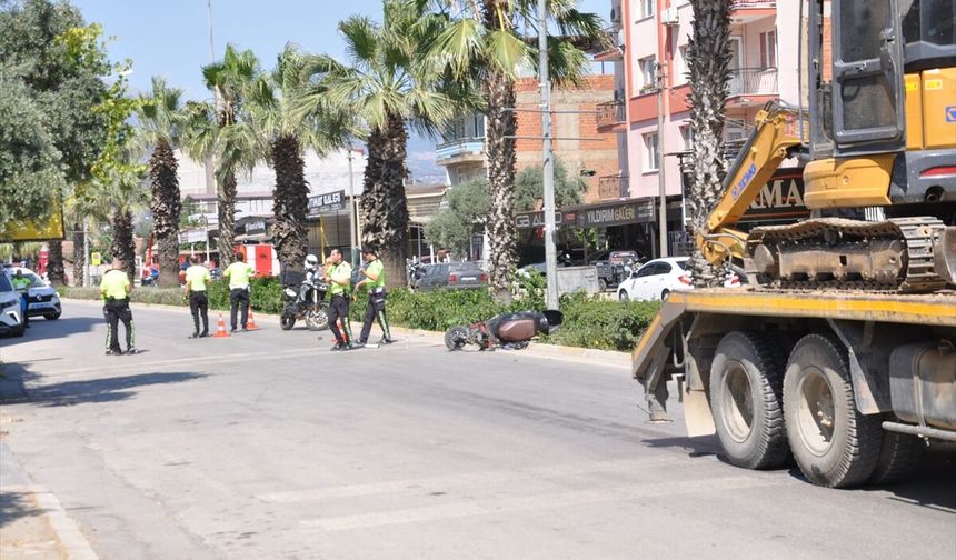 Ödemiş'te kaza: Motosikletli yaralandı!