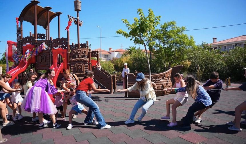 Çeşme’de yenilenen parklarda yaz boyu şenlik var