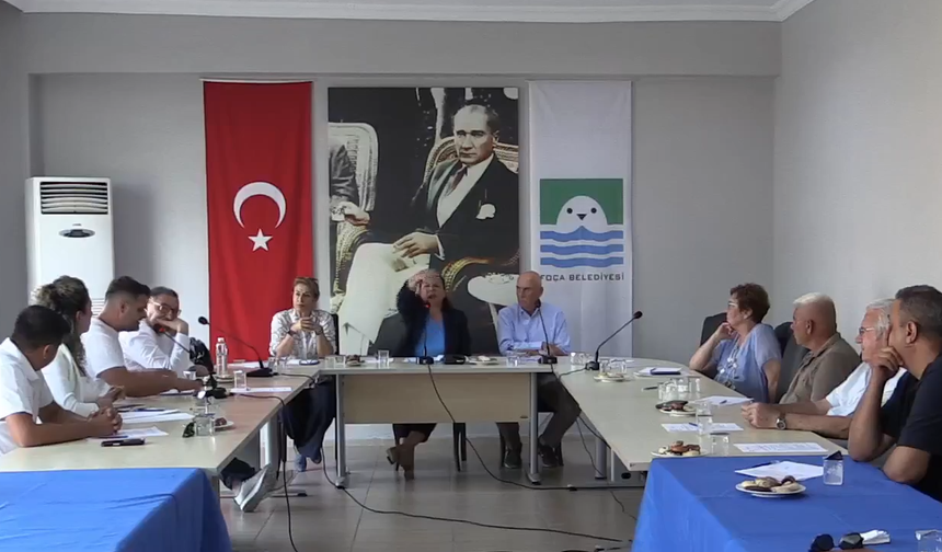 Foça meclisi karıştı: Yayını kapat ben bağırırım!