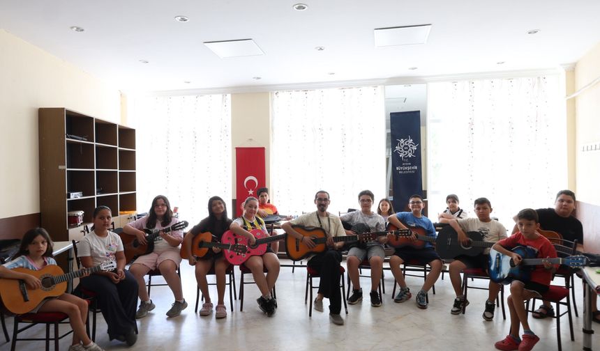 Aydınlı çocuklar sanatla buluşuyor!