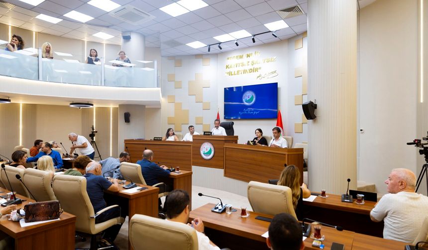 Balçova'da operasyon sonrası ilk meclis: AK Parti'den masumiyet karinesi vurgusu
