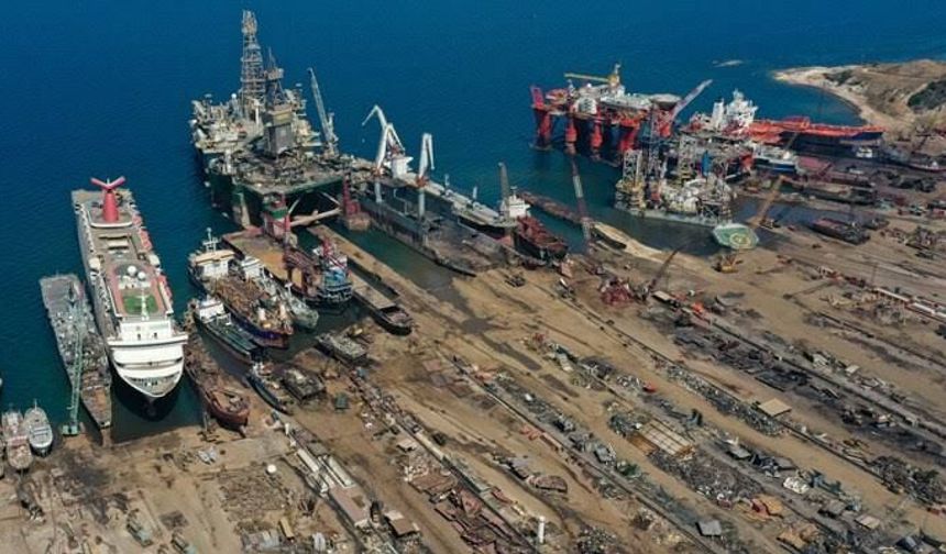 DEM Parti'den gemi söküm tepkisi: "Aliağa'da yaşam krizi yaşanıyor"