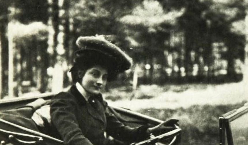 Kadınların makyaj aynası otomobillere yön verdi!