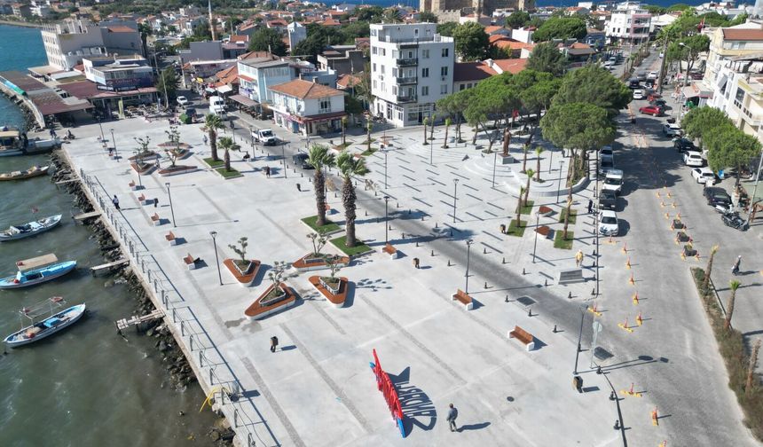 Çandarlı’nın yeni Cumhuriyet Meydanı açılıyor