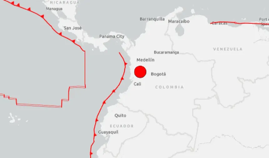 Kolombiya'da 7.4'lük deprem!