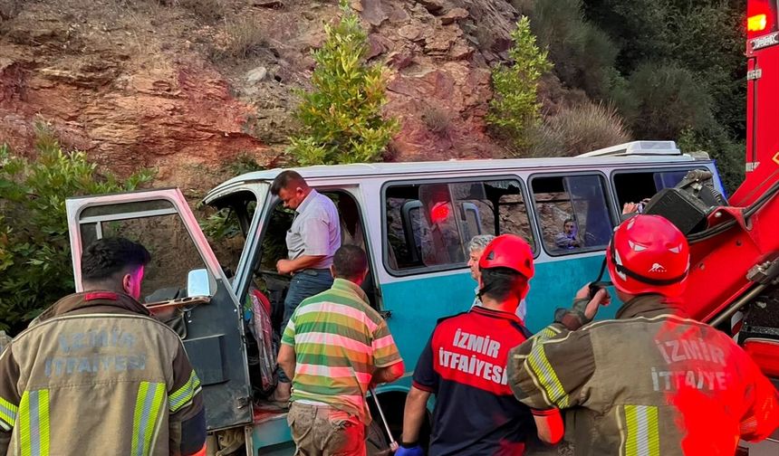 Freni tutmayan minibüs kontrolden çıktı... Ölü ve yaralılar var!