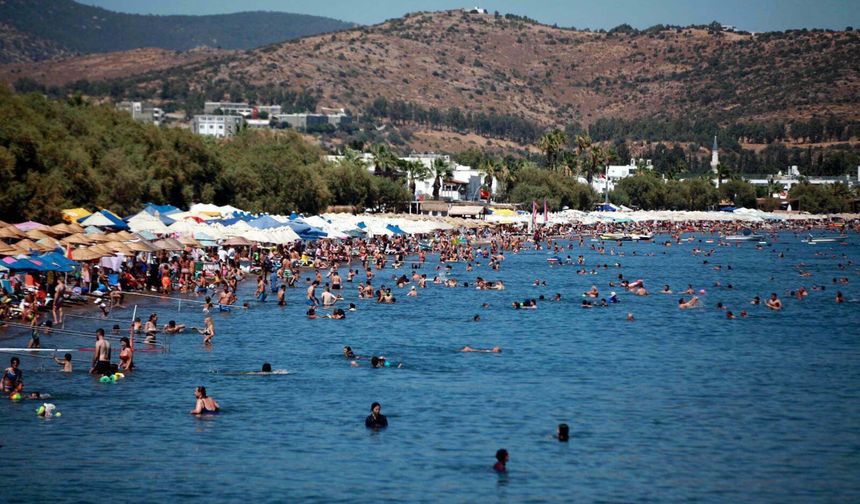 Yüz binlerce turist ilçeye akın etti... Bodrum’da turizm bereketi!