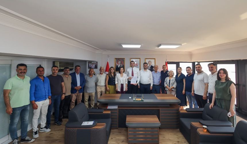Karabağlar'da toplu geçiş: Başkan Kınay da meclis çoğunluğu da YENİ Parti'de!