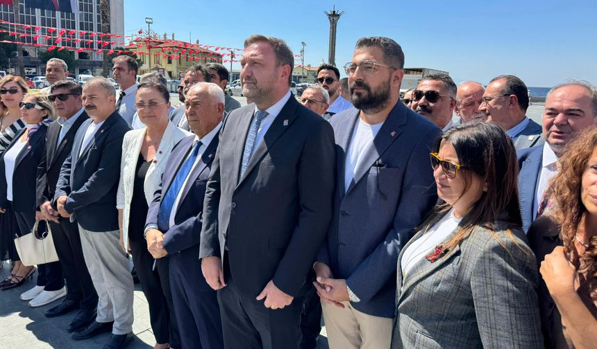 CHP İzmir büyük zaferin 104. yılı için Atasının huzurunda!
