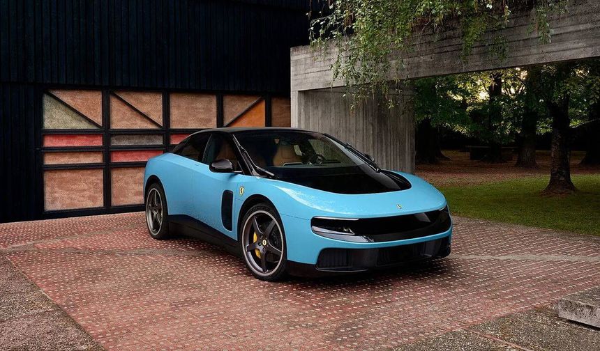 Ferrari’nin ilk elektrikli otomobili rekor fiyata satıldı