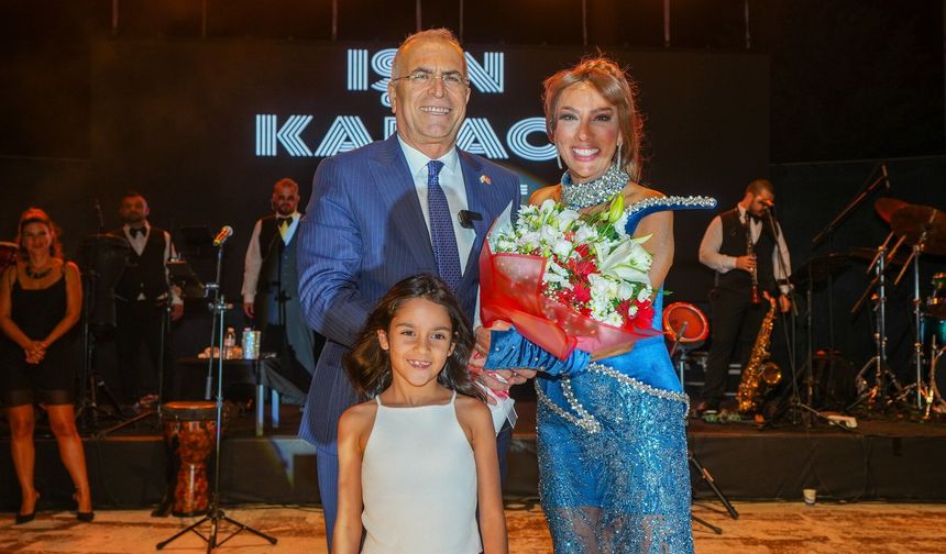 Gaziemir, Zafer Bayramı’nı Işın Karaca konseriyle kutladı