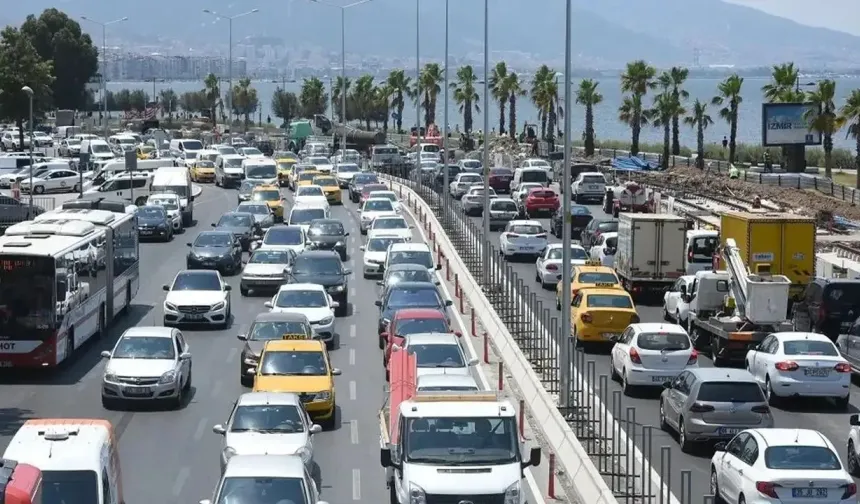 İzmir’de her 2 kişiye 1 araç!