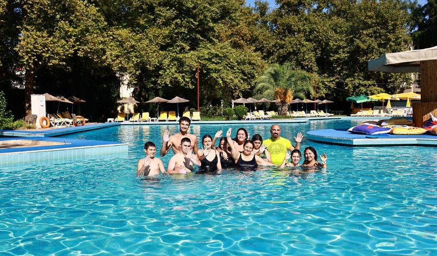 Selçuk'ta engelsiz çocukların kulaçları geleceğe uzanıyor
