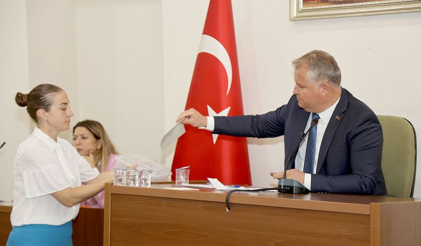 Urla'da istifalar sonrası ilk meclis... Komisyon seçimleri yenilendi!