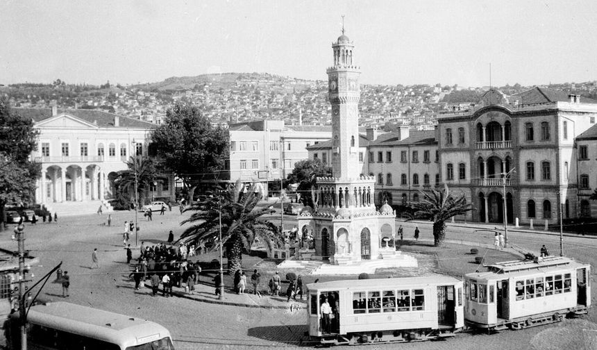 125 yıldır İzmir’in zamanını tutuyor