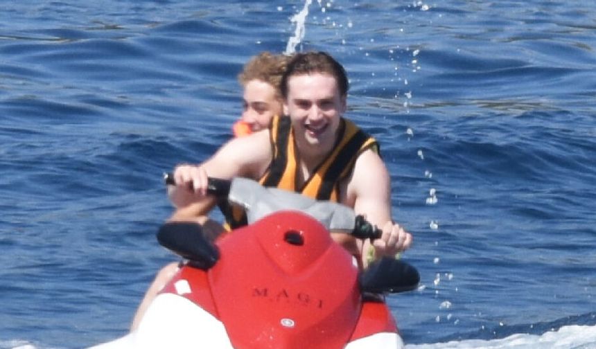 Ata Yaşat, jet-ski üzerinde hünerlerini sergiledi