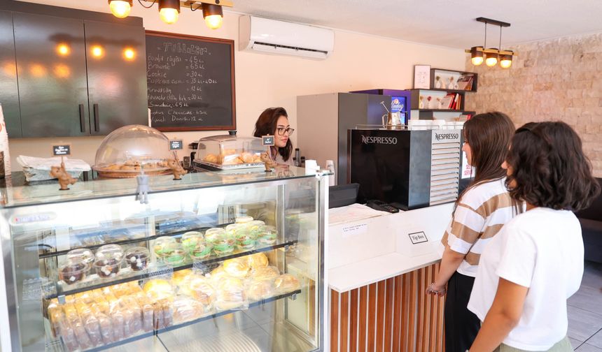 Buca’nın cep dostu kafeleri vatandaşa nefes aldırıyor