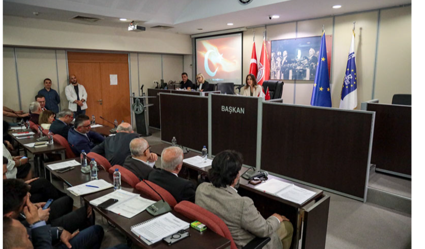 Karşıyaka’da dikkat çeken istifa!