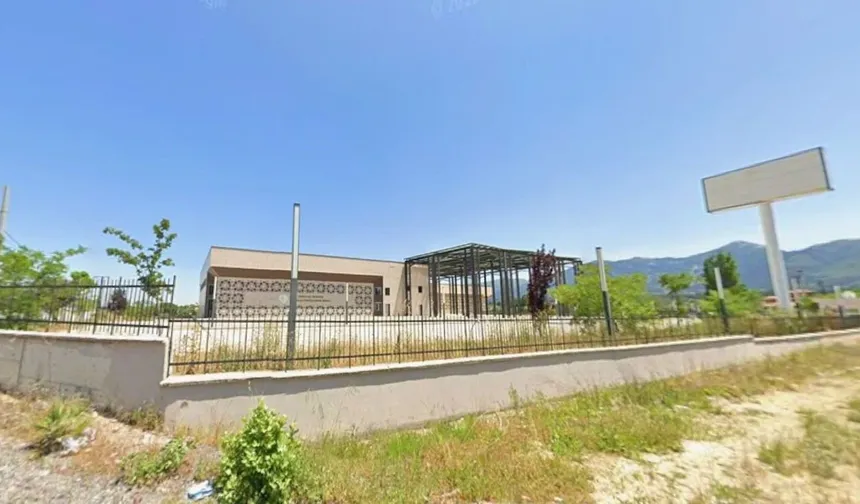 Meclis'ten oy çokluğu ile geçmişti... Üniversite gitti, belediye geldi!