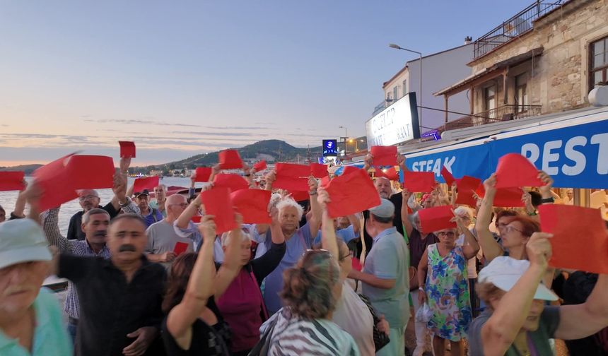 AK Parti'den protestoya tepki: Foça'da yaşamayan istemezükçüler!