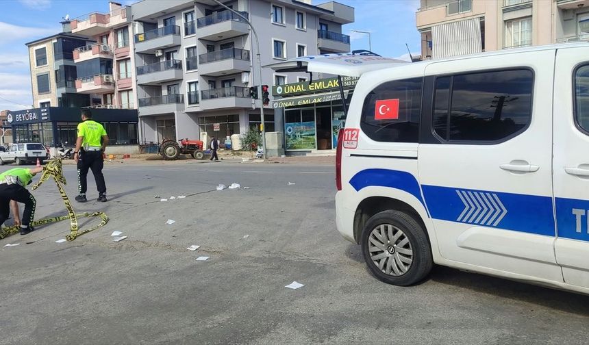 Ödemiş'te otomobil yayaya çarptı!