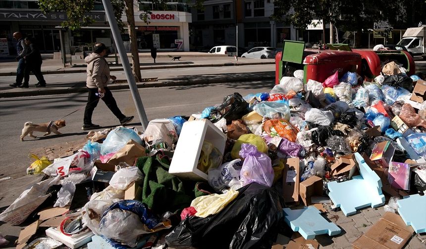 Karşıyaka'da çöp dağları!
