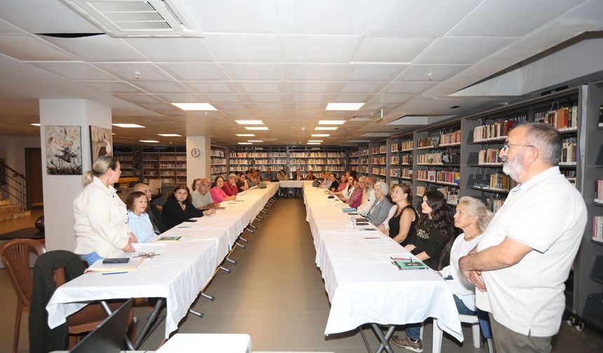 Selçuk'ta kitap severler Kuyucaklı Yusuf'u konuştu