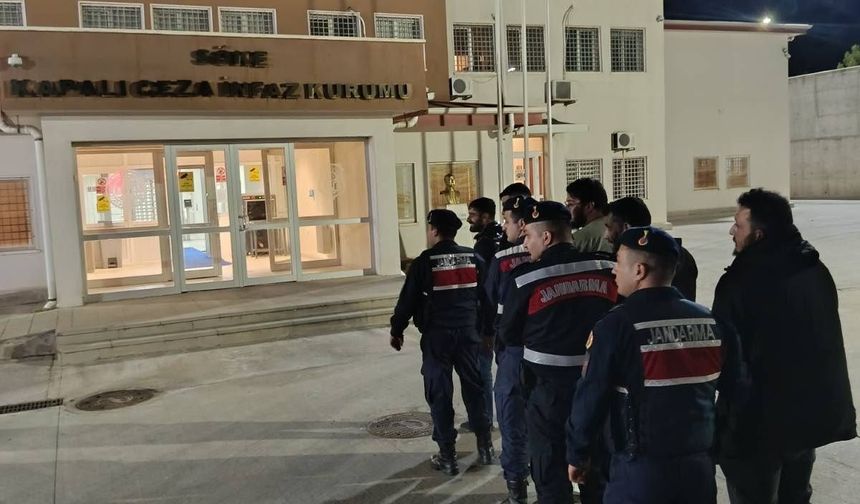 Minibüste 20 kaçak göçmen yakalandı: 5 organizatör tutuklandı!