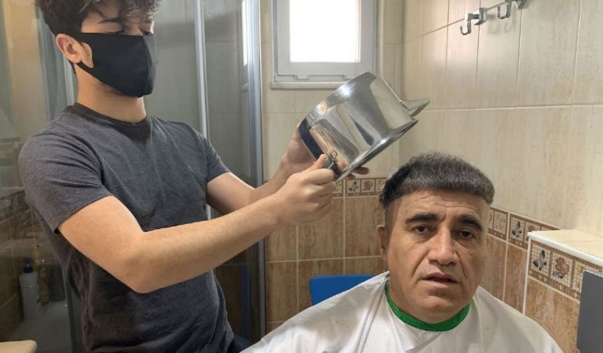 Aydın Aydın, 'Anadolu tas tıraşı' önerdi, şarkı söyleyerek saçını kestirdi