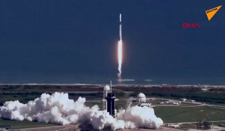 SpaceX'e ait Falcon 9 roketi başarıyla fırlatıldı