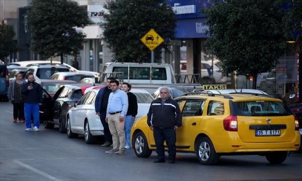 İzmir Ata'sını andı!