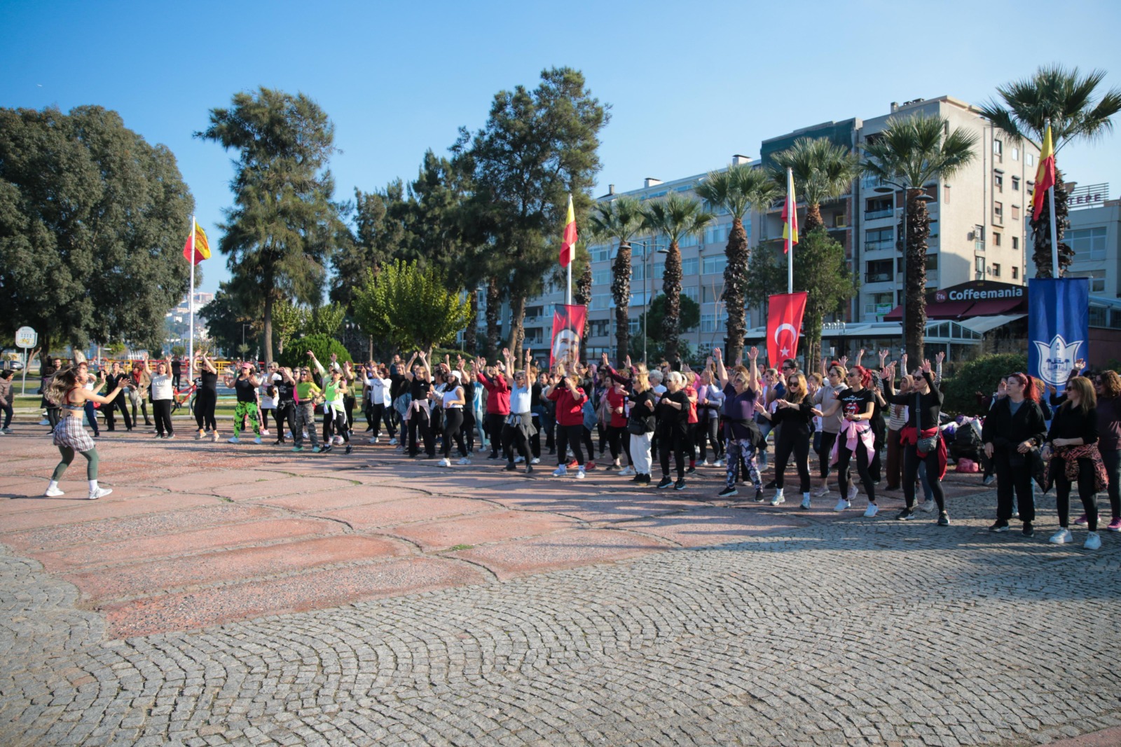 Konaklı Kadınlar Açık Havada Zumba Ile Stres Attı (4)