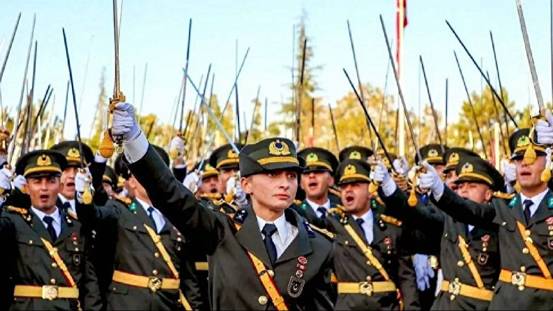 Yazık Olmasın Bu Teğmenlere... Foto 2... Yazinin İçi̇ne Sonlara Doğru...