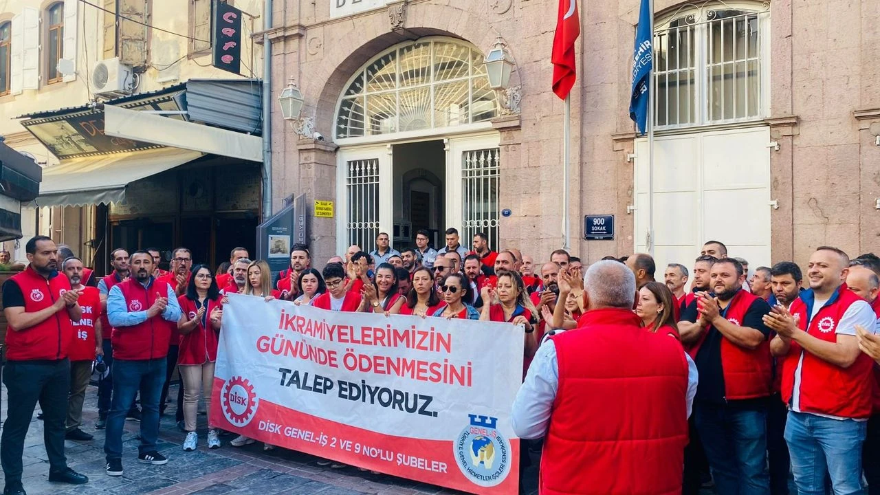 Buyuksehir Iscileri Eylemde Kararli