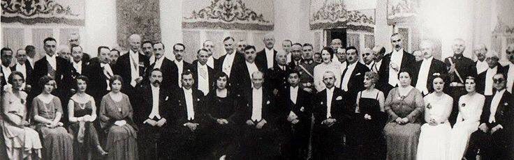 Son Yılbaşı... Atatürk Foto 2 Yazinin İçi̇ne Sonlara Doğru...