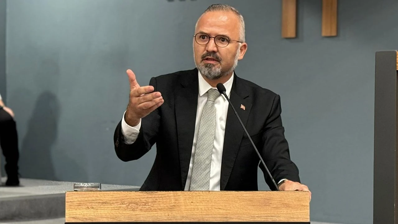 AK Partili Yıldız'dan Başkan Tugay'a: Belediye bütçesinin yüzde 94'ü merkezi hükümetten geliyor! - Ege'de Sonsöz