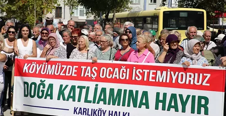 Sandıktan Kaçar Mı.. Foto 2... Yazinin Köylü Eylemleri̇ Büyüyor Cümlesi̇ni̇n Üstüne Veya Altina...