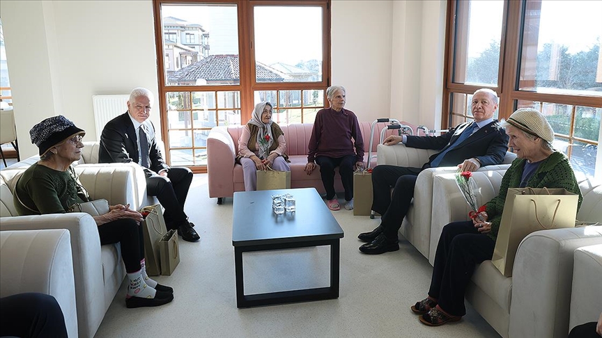 Şu Güzelliğe Bak... Barış Manço Foto 2 Yazinin İçi̇ne (Bitiriyoruz Kelimesinin Altına)Sonlara Doğru...