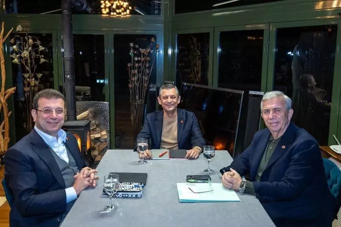 Erken Adaylığın Adı Prematüre... Özgür Özel, Ekrem Imamoğlu Ve Mansur Yavaş...foto 2 Yazinin İçi̇ne Sonlara Doğru...