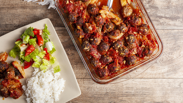 Günün iftar menüsü:  Fırında köfte ve patates
