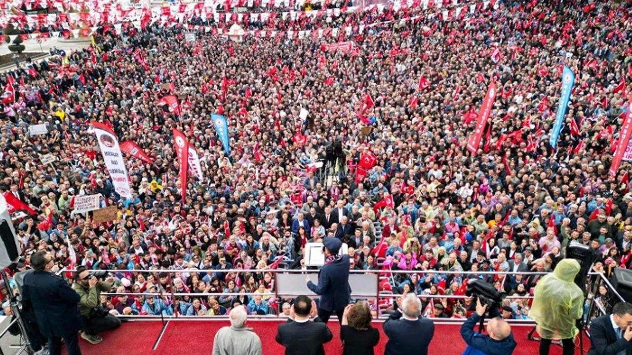 Hava Nasıl Değişti... Özgür Özel... Foto 2... Yazinin İçi̇ne Sonlara Doğru...