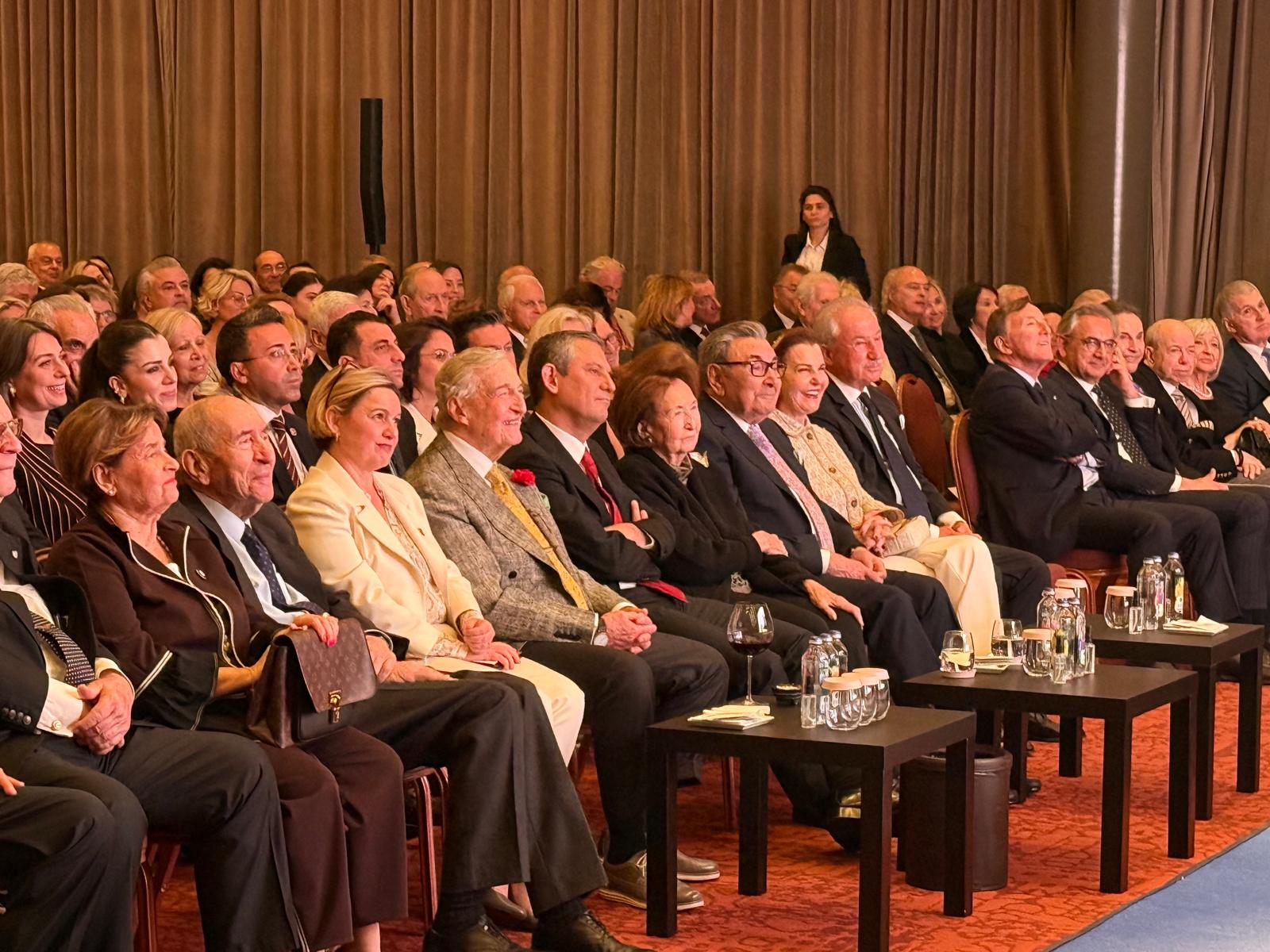 Al Baba Kalbim Senin Olsun... Can Kıraç Gecesi... Foto 2... Yazinin İçi̇ne Sonlara Doğru...