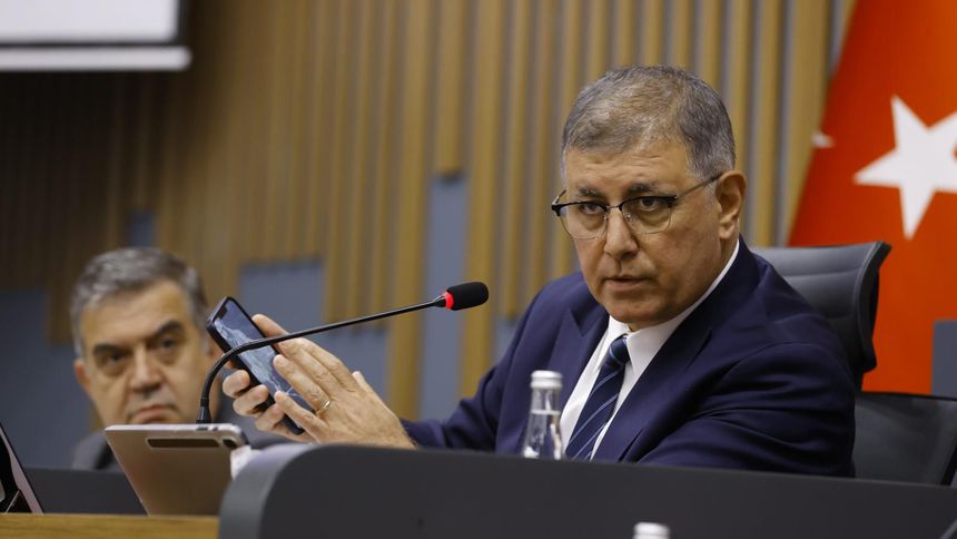 Belediye-İş’ten Tugay’a sert yanıt: Linç ediliyoruz