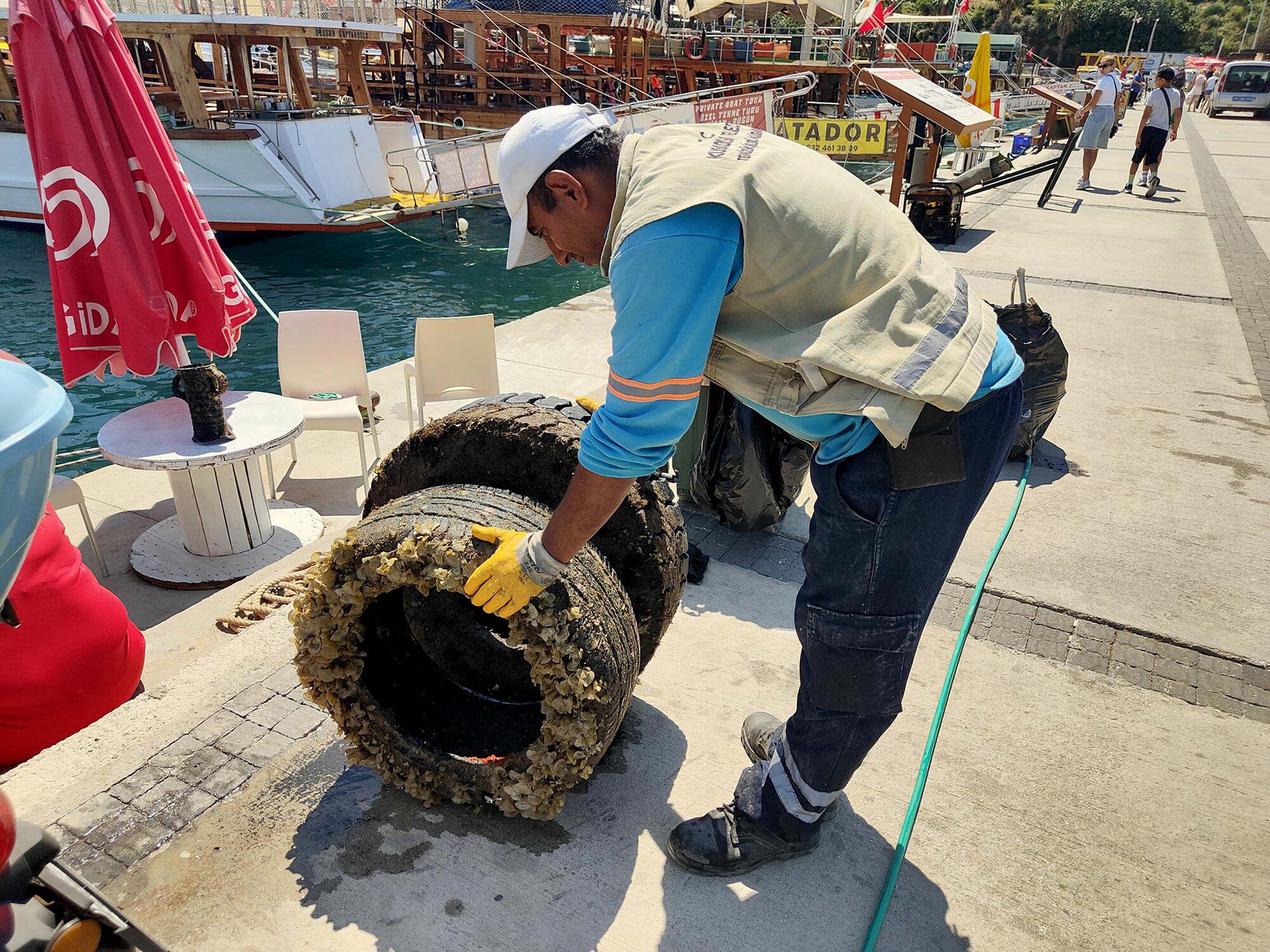 K U S A D A S I N D A D E N I Z D I B I N D E N 628 K I L O G R A M 735875 217321