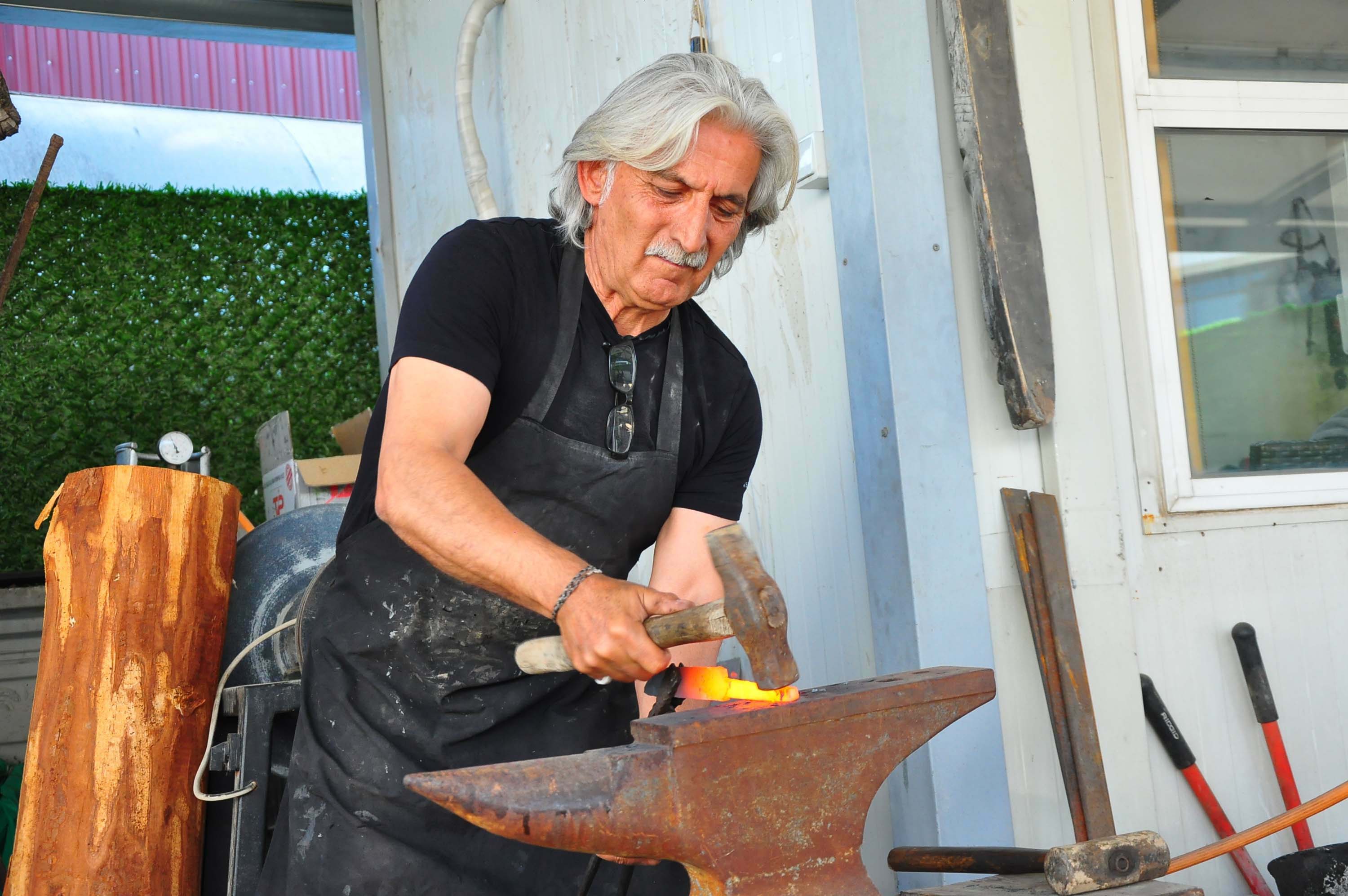 Kaymakam Ok Atiyor Zihgir Ve Bicak Usta 729486 215594 (1)