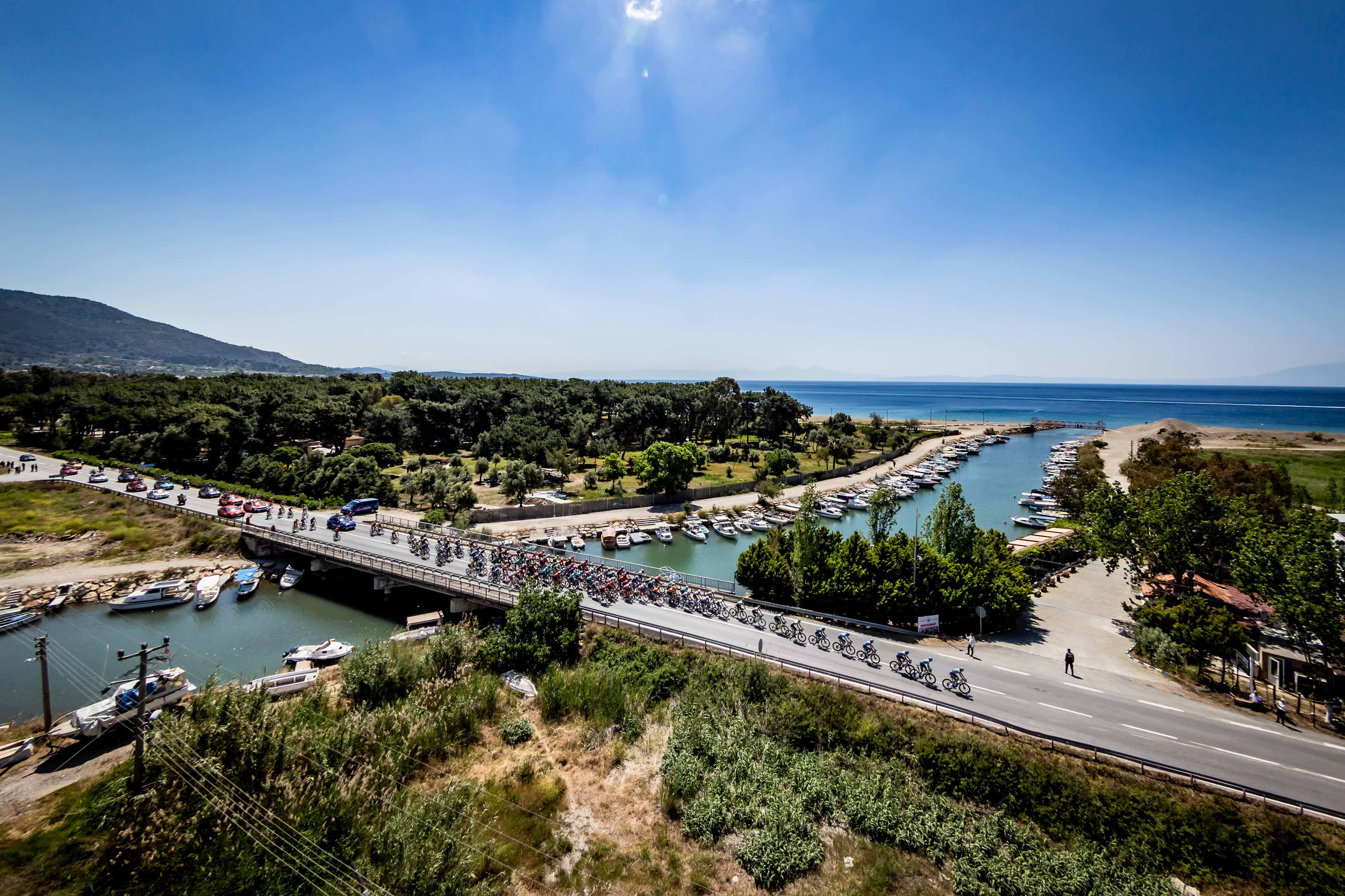 T U R U N S E L C U K C E S M E E T A B I N I E L I A V I V I A N I 692525 205121