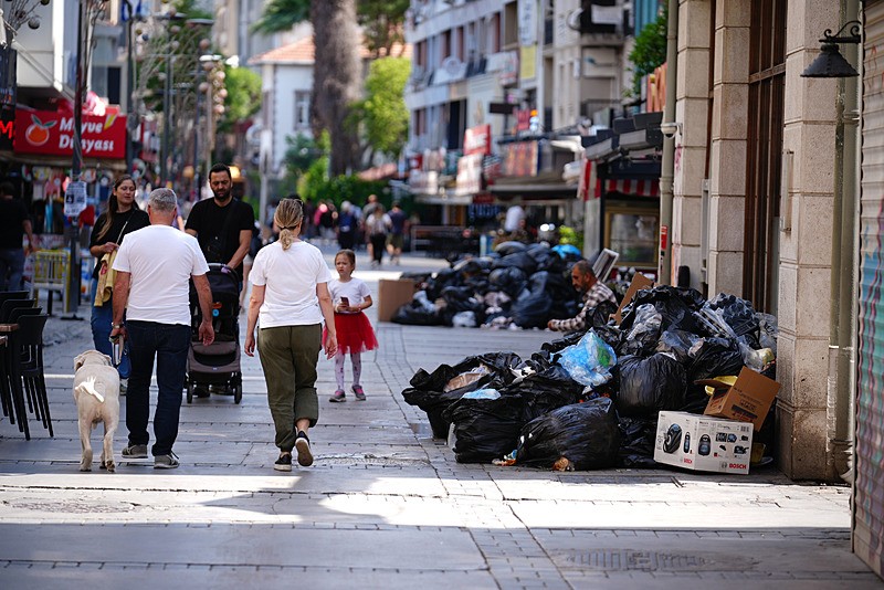 Engin Önen'in Salı Yazısının Içine Foto...